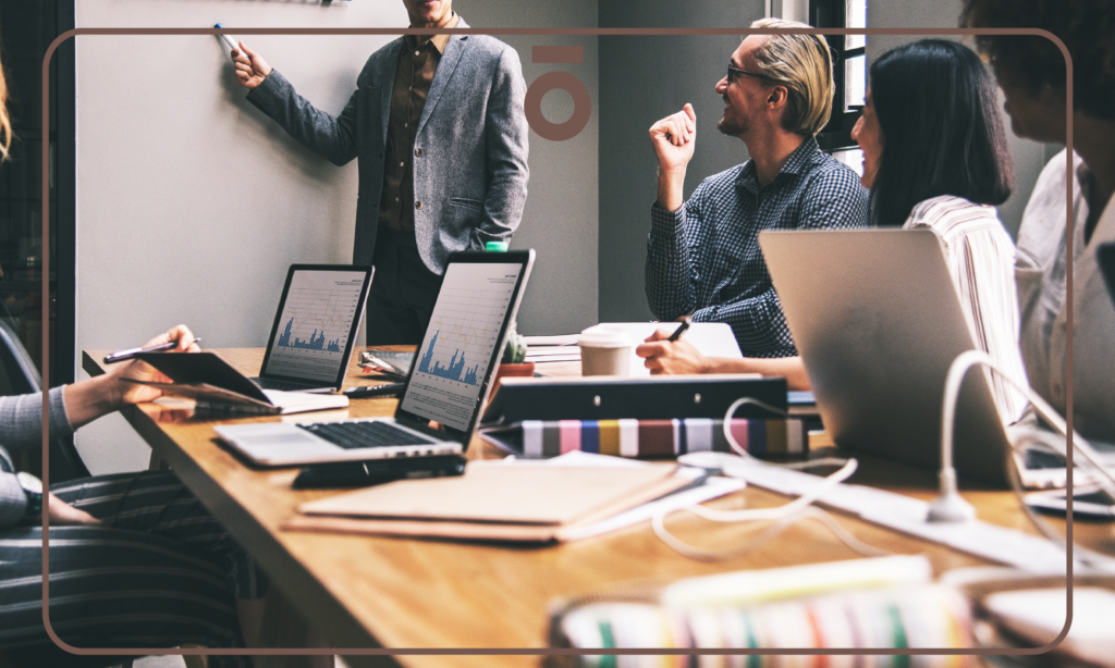 الإدارة المتكاملة للعقود وتقييم الجوانب التعاقدية (الفنية والمالية والقانونية)